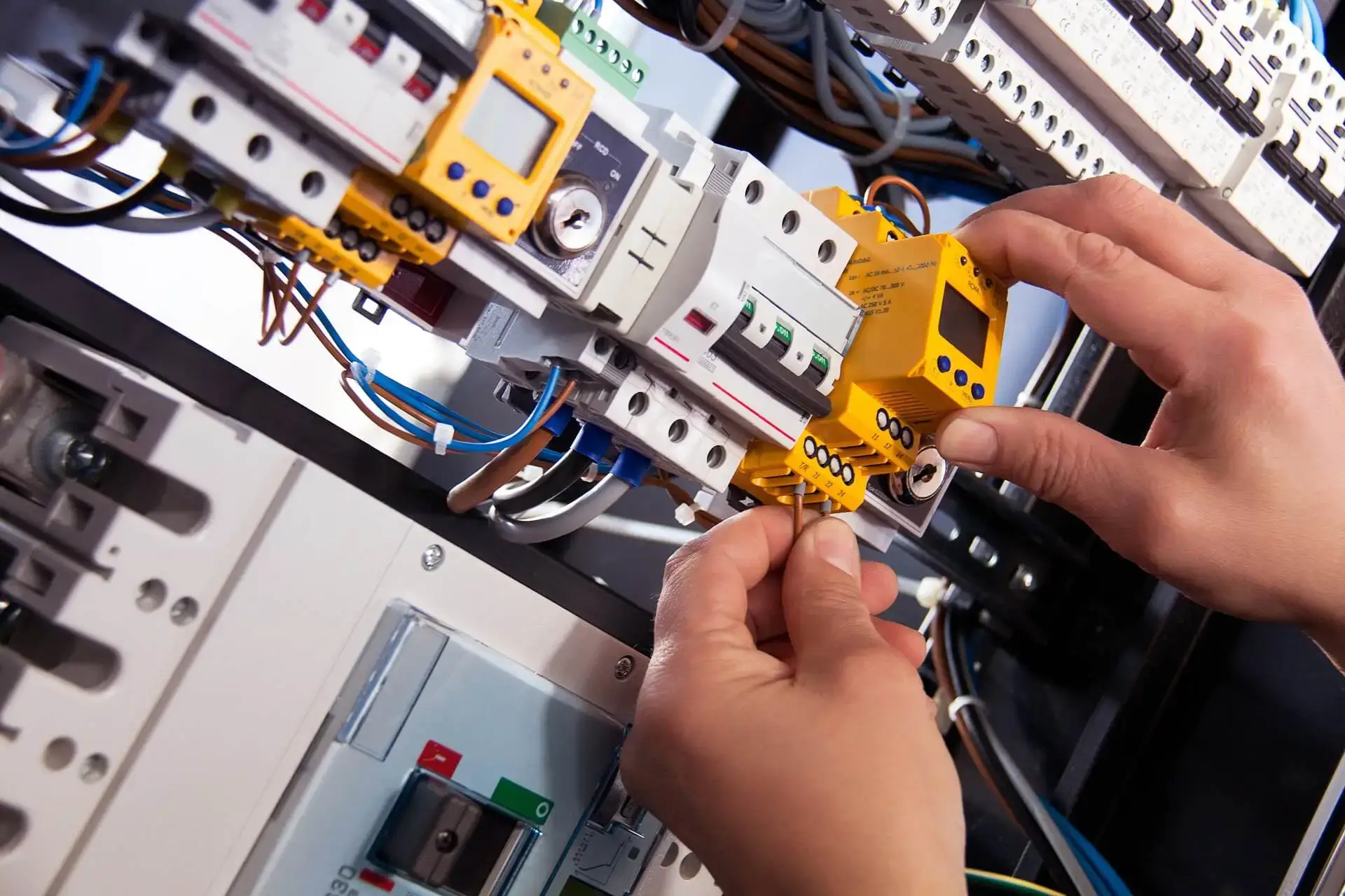 Certified electricians in Chessington