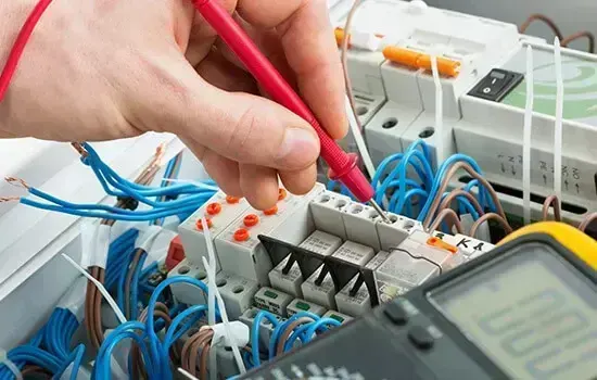 Professional electrician in Chessington